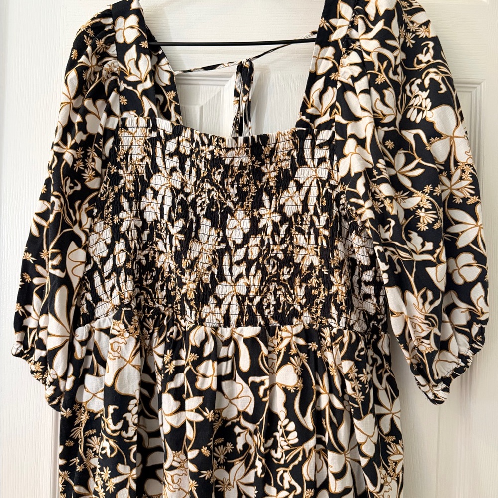 Ava & Viv Black and White Floral Blouse
